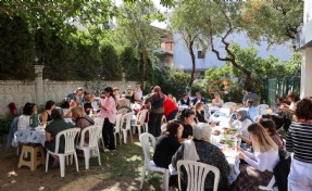 Buca’da kursiyerlerden renkli bahçe buluşması