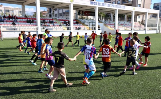 Buca’nın ücretsiz futbol okulu ailelerden tam not aldı