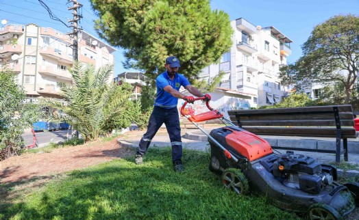 Buca’nın yeşil alanlarına sonbahar bakımı