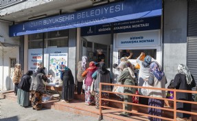 Büyükşehir, dayanışma noktalarıyla İzmirlinin yanında