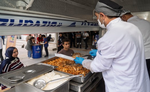 Büyükşehir'den üniversitelileri sıcak yemek