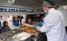 Büyükşehir'den üniversitelileri sıcak yemek