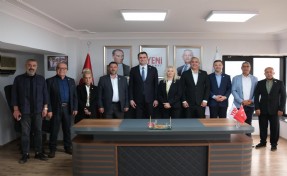 CHP’den istifa eden 5 meclis üyesi YENİ Parti rozeti taktı