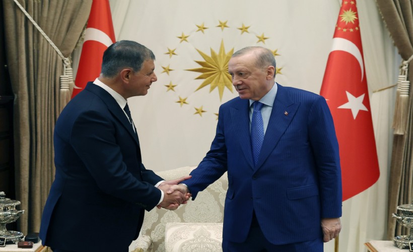 Cemil Tugay, çarşamba günü o saatte AK Parti rozeti takacak!