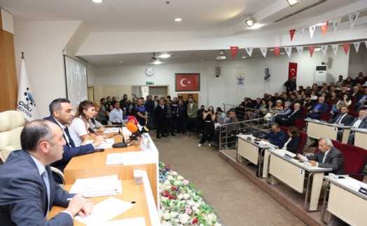 Çiğli Meclisi’nde transfer tartışması: 'AK Parti’ye geçiş olduğu zaman hainlik oluyor'