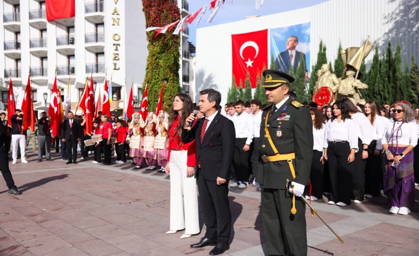 Cumhuriyetin 103. yılı Çeşme’de büyük coşkuyla kutlandı