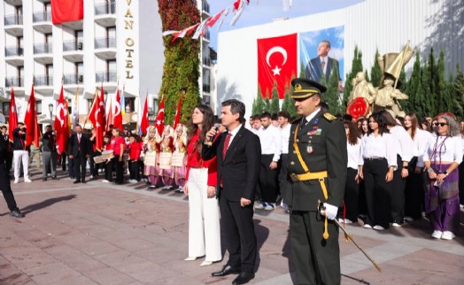 Cumhuriyetin 103. yılı Çeşme’de büyük coşkuyla kutlandı