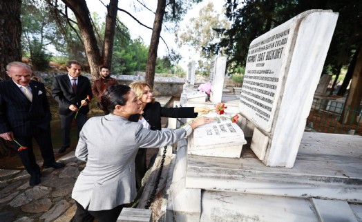 Cumhuriyetin eylem ve fikir insanı Mahmut Esat Bozkurt Efes Selçuk'ta anıldı