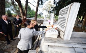 Cumhuriyetin eylem ve fikir insanı Mahmut Esat Bozkurt Efes Selçuk'ta anıldı