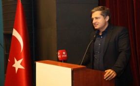 Deniz Yücel'den Tugay'a ağır sözler! 'İzmir siyasi döneklere de irade hırsızlarına da haddini bildirir'