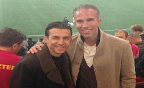 Dünyaca ünlü eski futbolcu Robin van Persie, Göztepe U19 maçına geldi
