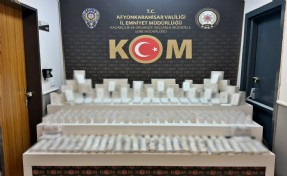 Durdurulan araçtan kaçak telefon aksesuarları çıktı