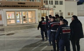 Durdurulan minibüste 20 kaçak göçmen yakalandı; 5 organizatör tutuklandı