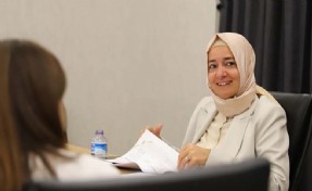 Emir'den aynı anda 3 yerde çalışan Fatma Betül Sayan'a kritik soru: Cerrahpaşa Tıp'ı nasıl bitirdi?