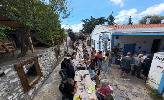 Eski Datça Mahallesi'nde 100 metrelik halk sofrası kuruldu
