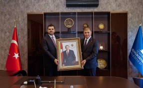 AK Partili İnan’dan Özgür Özel’e çok sert Tugay yanıtı: Ömrünün sonuna kadar İzmir düşmanı olarak anılacaksın