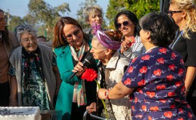 Güzelbahçe’nin çınarlarına anlamlı ziyaret: 'Büyüklerimizin fikirleri yolumuza ışık tutuyor'