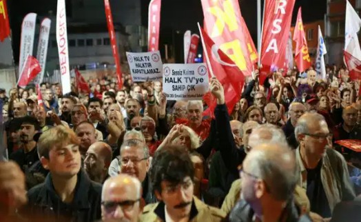 Halk TV'nin önünde tarihi miting! Özgür Özel A Haber'e seslendi: Sokaklara, meydanlara çağırıyorum!