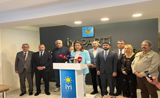 İYİ Parti’den AK Partili Tugay Protestosu: 'İzmir’in iradesi bir rozet töreninde devredilemez'