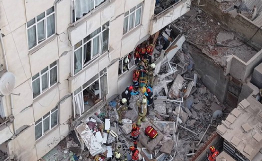 Maltepe’de yıkılan binada acı gerçek: 3 kat kaçak eklenmiş