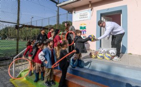 İzmir Büyükşehir Belediyesi’nden okullara 37 milyon TL’lik spor malzemesi desteği