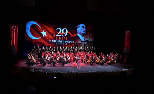 İzmir Kültür Yolu Festivali’nde, Cumhuriyet Bayramı coşkuyla kutlandı