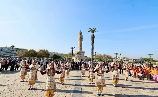 İzmir Valiliği duyurdu: Cumhuriyetin 103. yılı kentte büyük bir coşkuyla kutlanacak