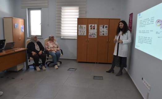 İzmir'de 'Sağlıklı Menopoz Okulu' eğitimleri sürüyor