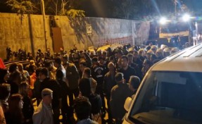 İzmir'de hareketli saatler! Eylemci grubun önü yeniden kesildi