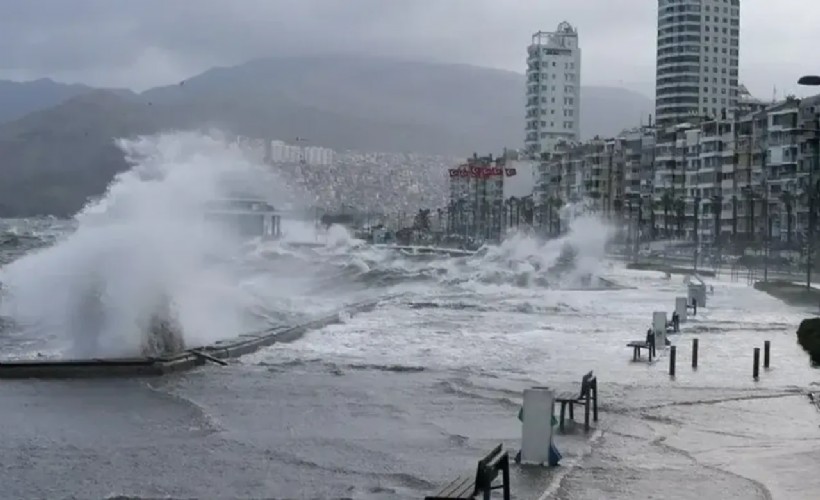 İzmir'e sarı kodlu uyarı: O ilçeler için fırtına alarmı!