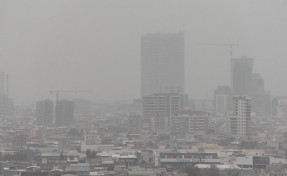 İzmir'i sis bulutu kapladı