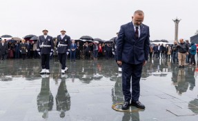 Tugay, Ankara’da belediyenin çelengi AK Partili Yıldız’dan