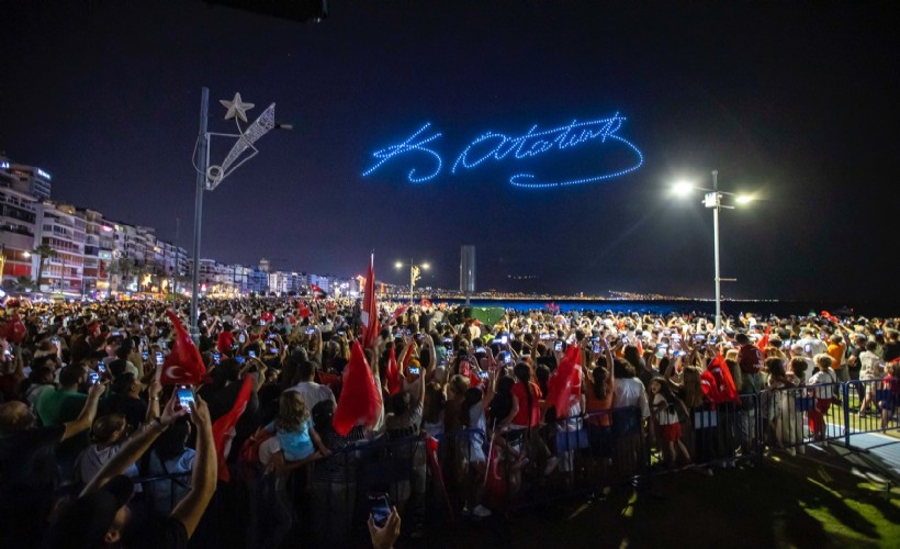 İzmir’de 29 Ekim coşkusu gökyüzünden taçlanacak