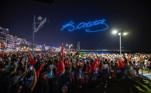 İzmir’de 29 Ekim coşkusu gökyüzünden taçlanacak