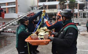 İzmir’de deprem tatbikatı: 2 bin 198 personel sahaya çıktı