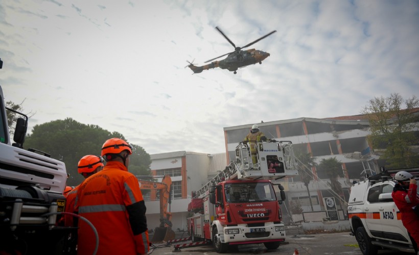 İzmir’de nefes kesen deprem tatbikatı