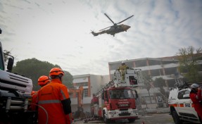 İzmir’de nefes kesen deprem tatbikatı