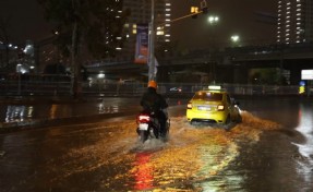 İzmir’de sağanak etkili oldu
