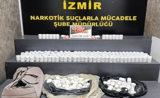 İzmir’de toprağa gömülü binlerce sentetik ecza ele geçirildi; 2 gözaltı