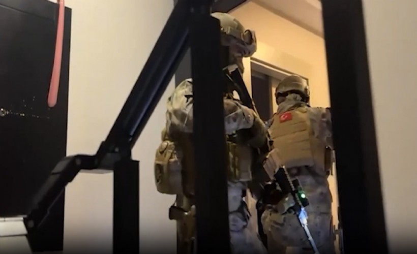 İzmir’de yeni nesil suç örgütlerine operasyon: Sosyal medyadan tetikçi aramışlar!