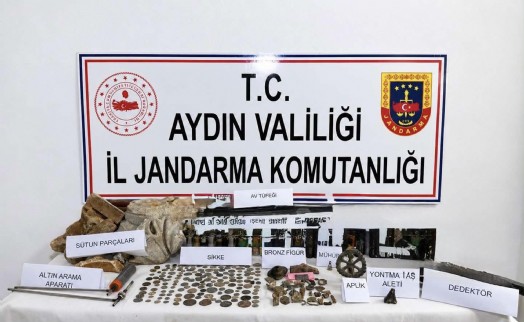 Karacasu’da 157 sikke ve tarihi objeler ele geçirildi