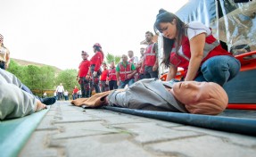 Karşıyaka Belediyesi personeline deprem tahliye tatbikatı