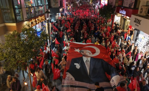 Karşıyaka Cumhuriyet aşkıyla tek yürek!