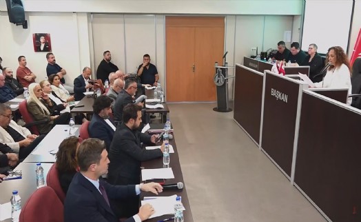 Karşıyaka Meclisi'nde YENİ Parti-AK Parti arasında gergin anlar...