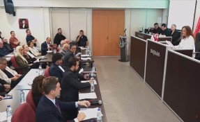 Karşıyaka Meclisi'nde YENİ Parti-AK Parti arasında gergin anlar...