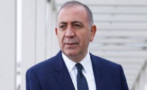 Mahkemenin verdiği süre dolunca CHP yönetimi Gürsel Tekin'i görevden aldı