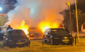 Kuşadası’nda 2 otomobil kundaklandı