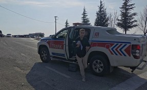 Lastiği patlayan otomobildeki 3 adayı, KPSS'ye jandarma ekipleri yetiştirdi
