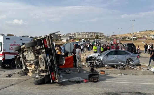 MHP'nin konvoyunda kaza: Milletvekili yaralandı, 1 kişi hayatını kaybetti