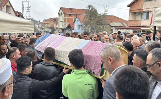 Madende ölümlerin ardından: 3 işçinin cenazesi defnedildi